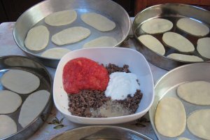 “Sfiha” sau  “Lahm bi’ajin”-Placinte  cu carne