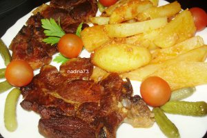 Cotlet de porc aromat cu cartofi la cuptor