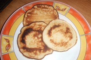 Clatite pufoase reteta cu dulceata de zmeura