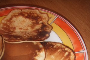 Clatite pufoase reteta cu dulceata de zmeura