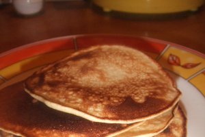 Clatite pufoase reteta cu dulceata de zmeura
