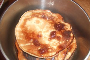 Clatite pufoase reteta cu dulceata de zmeura