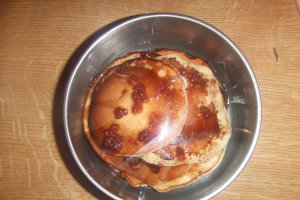 Clatite pufoase reteta cu dulceata de zmeura