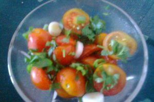 Orez cu morcov si ciuperci ,aripioare de pui si salata