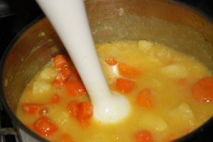 Supa crema de morcovi si cartofi cu crutoane (de post)