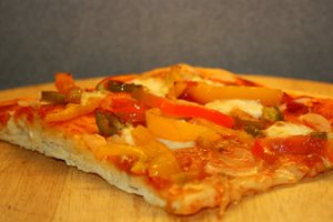 Pizza ai peperoni (Pizza de post  cu ardei grasi )