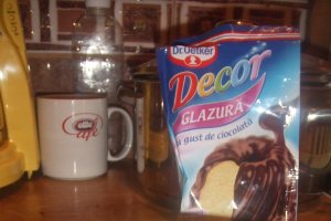 Clatite cu peltea de corcoduse in sos de ciocolata