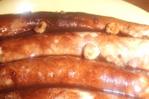 Clatite cu peltea de corcoduse in sos de ciocolata