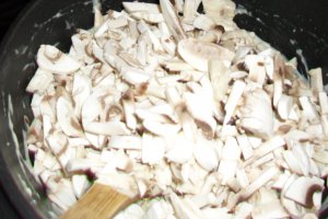 Pastrav cu sos bechamel si ciuperci