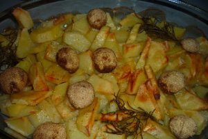 Cartofi cu ciupercute si rozmarin la cuptor