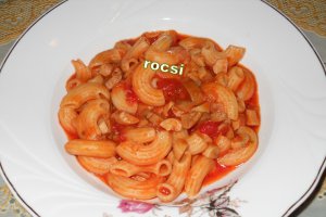 Paste cu ciuperci si mult sos