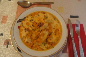 Ciorba de fasole verde cu costita afumata
