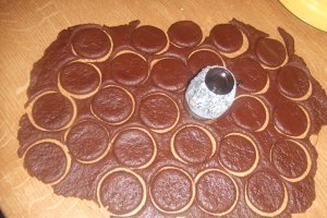 Biscuiti cu cacao, cafea si scortisoara