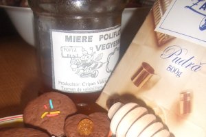 Biscuiti cu cacao, cafea si scortisoara