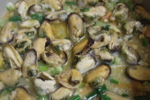 Tortellini cu scoici si sos de rosii