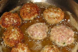 Chiftele pufoase din carne, reteta casei