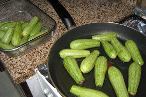Dovlecei zucchini umpluti cu carne de vita in supa de iaurt cu garnitura de orez