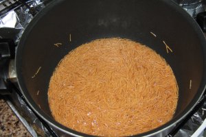 Dovlecei zucchini umpluti cu carne de vita in supa de iaurt cu garnitura de orez