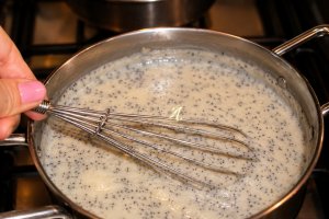 Crema de lapte si mac (pentru clatite)