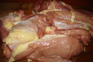 Pulpa de curcan marinata, cu sos de rosii