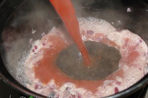 Piure de cartofi aromati in sos rosu