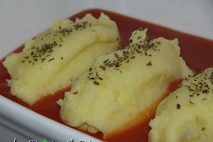 Piure de cartofi aromati in sos rosu
