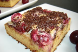 Prajitura Deliciu cu visine si bezea