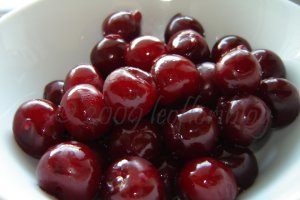 Prajitura Deliciu cu visine si bezea