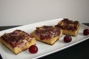 Prajitura Deliciu cu visine si bezea