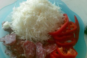 Pizza cu cascaval de oaie