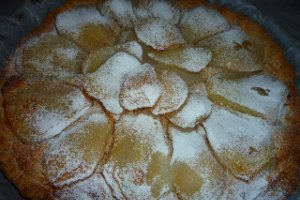 Tarta cu pere si migdale