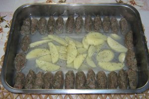 "Kofta bi tahini" - Chiftelute la cuptor cu sos de susan
