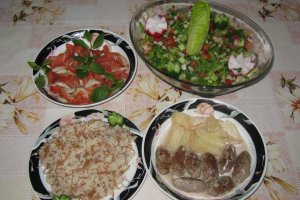 "Kofta bi tahini" - Chiftelute la cuptor cu sos de susan