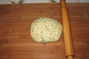 Pogacele cu telemea de oaie si oregano verde