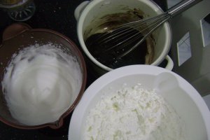 Tort cu mousse de cafea si ciocolata