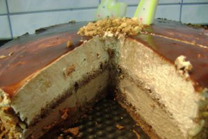 Tort cu mousse de cafea si ciocolata