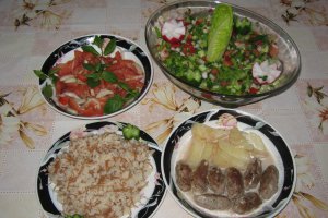 "Salatit Khodar Meshakel" - Salata mixta -stil arab