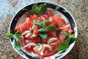 Salata de rosii-stil arab