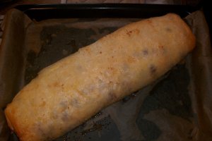 Strudel cu ricotta si cirese