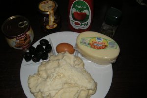 Pizza cu sarmale
