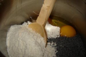 Clatite cu crema de lapte si mac