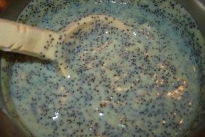 Clatite cu crema de lapte si mac