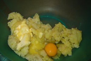 Curcan cu ciuperci si galuste de cartofi