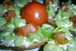 Tartine cu icre si apio