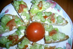 Tartine cu icre si apio