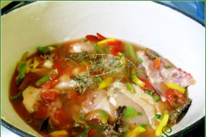 Pui la cocotte cu legume