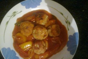 Parjolute din carne de pasare cu sos de gogosari