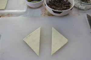 Pateuri cu carne -Pateuri cu telemea si "za'atar"