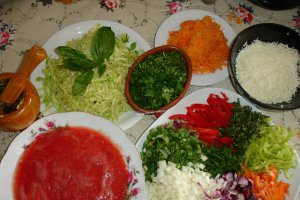 Spaghete cu busuioc si sos de rosii