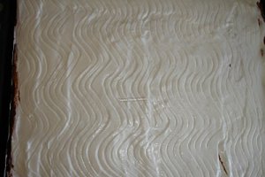 Prajitura acrisoara cu prune si bezea
